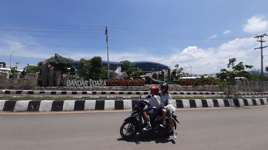 Buspacking Flores : Labuan Bajo Selayang Pandang