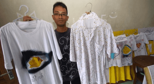 Cerita Pengusaha Dikira Gila Membatik Api
