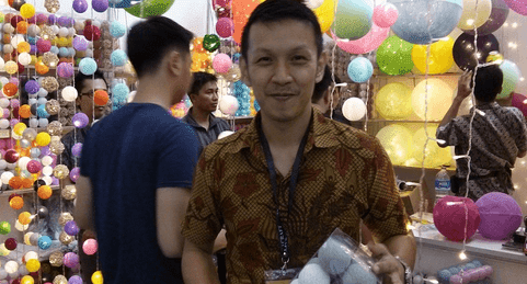 Bola Benang Dijadikan Lampu Untung Ratusan