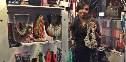 Nama Ratu Yuliana Pengusaha Aksesoris Selalu Optimis