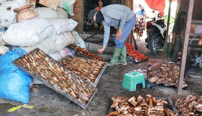 Lulus Kuliah Malah Wirausaha Ikan Asap