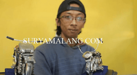 Pembuat Minatur Harley Dari Jam Bekas