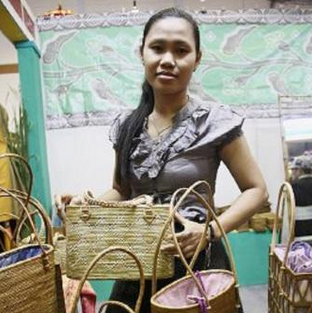 Anyaman Rumput Kering Aneka Tas Wanita