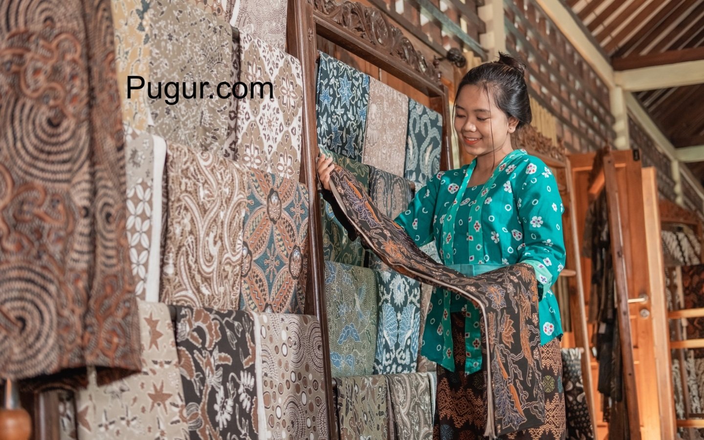 Upcycling Kain Batik & Tenun: Menghidupkan Kembali Tradisi dalam Wujud Baru