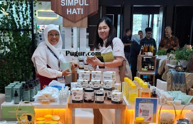 Kisah Sukses Tiwi Nurhasanah: Dari Budidaya Lebah di Garut hingga Bisa Sekolahkan Tiga Anak ke Perguruan Tinggi