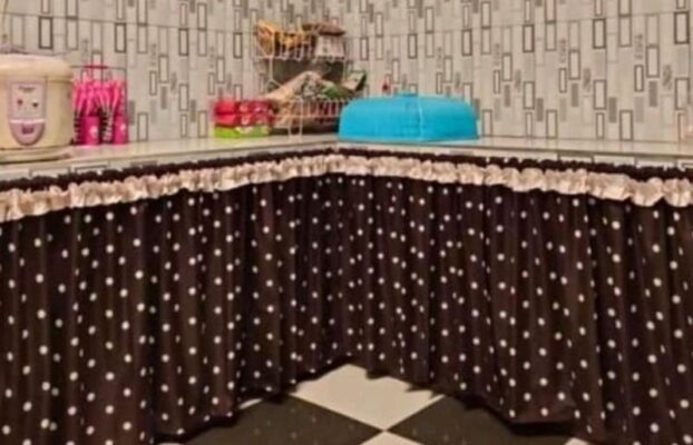 Peluang Usaha Produksi Tirai Kolong Dapur: Bisnis Rumahan dengan Modal Terjangkau