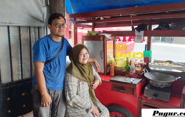 Kisah Sukses Pedagang Batagor Naik Haji: Dari Gerobak Sederhana Jadi 10 Cabang dan Omzet Jutaan per Hari