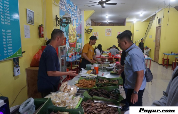 Kisah Sukses Penjual Soto: Dari Gerobak Pinggir Jalan, Iswahyudi Berhasil Kuliahkan Anak Hingga Jadi Bankir