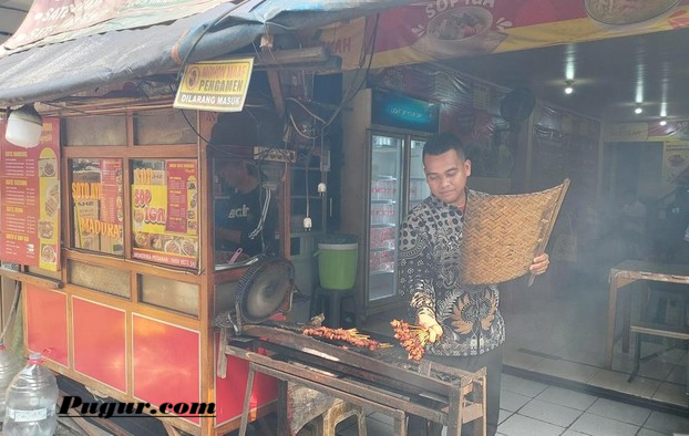 Perjuangan Haidir Jualan Sate 13 Tahun: Dari Trotoar Hingga Sukses Pindah ke Ruko, Omzet Tembus Rp8 Juta per Hari