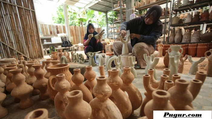 Seputar Bisnis Jangka Panjang 7 Kisah Inspiratif Eks Pekerja Sampah Bantar Gebang Jadi Perajin Tembikar Sukses, Raup Omzet Hingga Rp100 Juta per Bulan