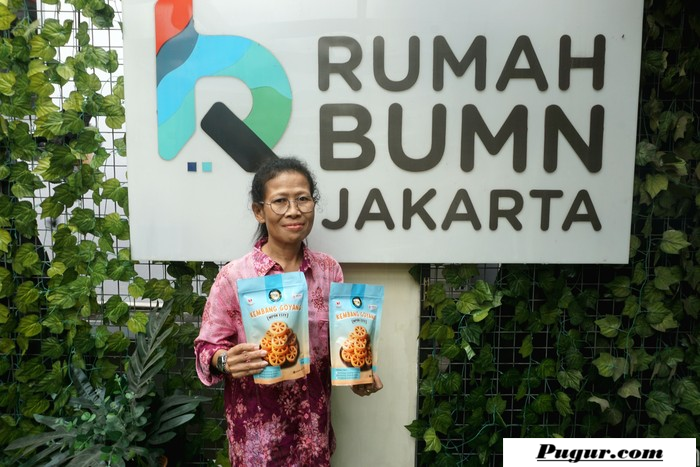 Modal Rp25 Ribu Jadi Bisnis Camilan Sukses, Kisah Peyek Mpok Esty Berkembang Berkat Rumah BUMN BRI
